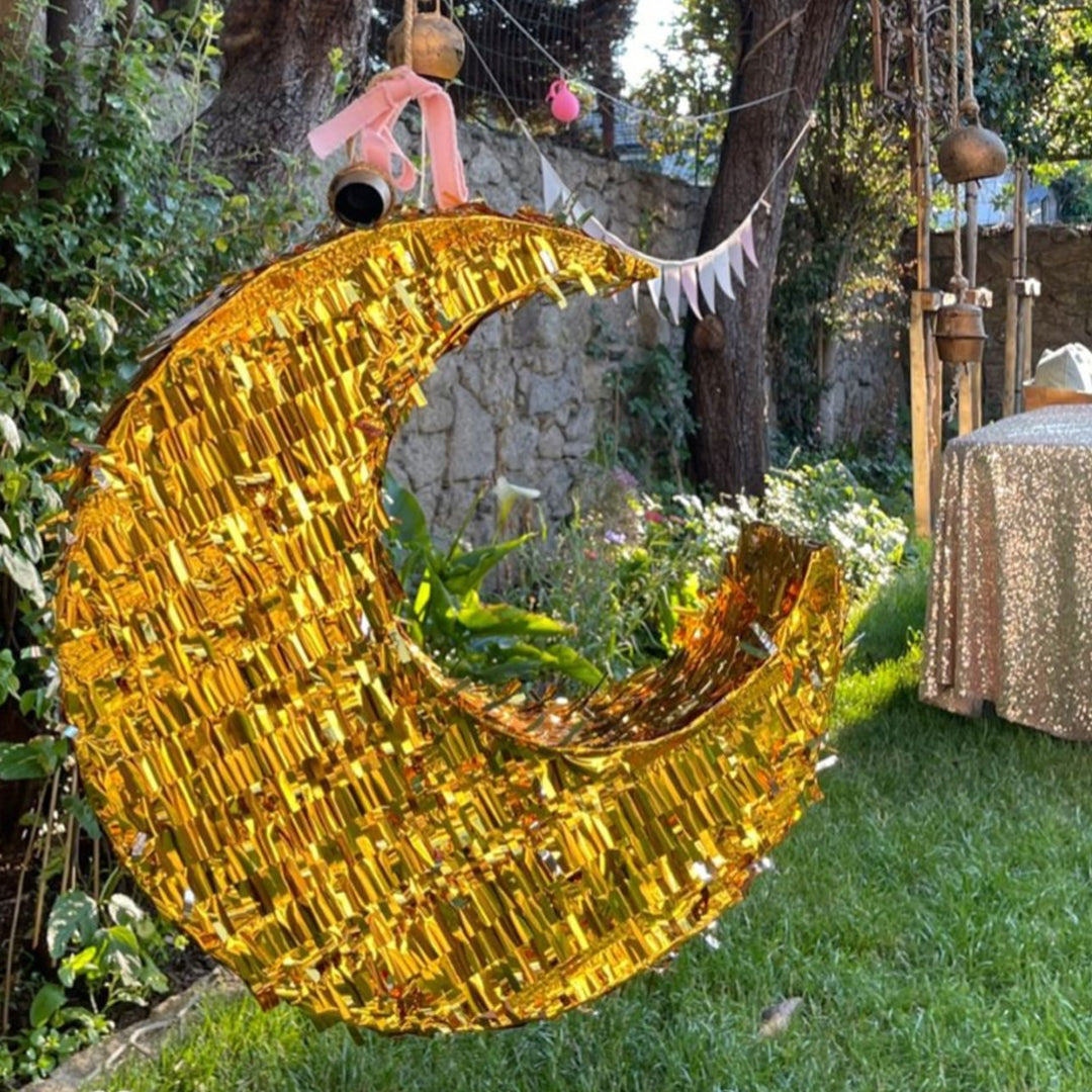 By the light of the moon - Piñata